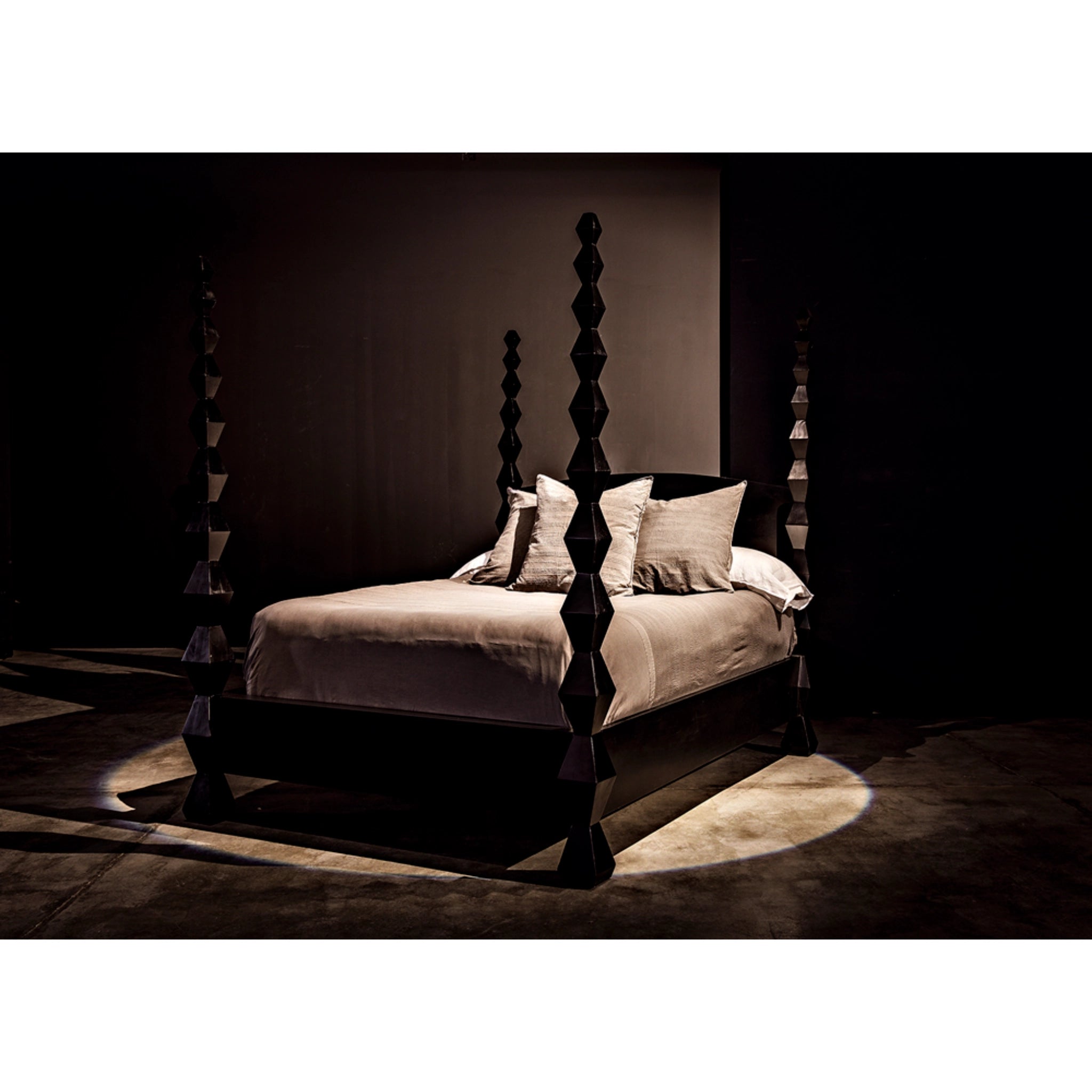 Brancusi Bed Queen In Hand Rubbed Black By Noir Gbed135Qhb 29